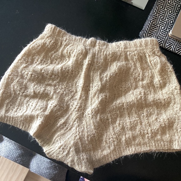 Sparkle & Fade- cream color knit shorts in size large - Picture 4 of 4